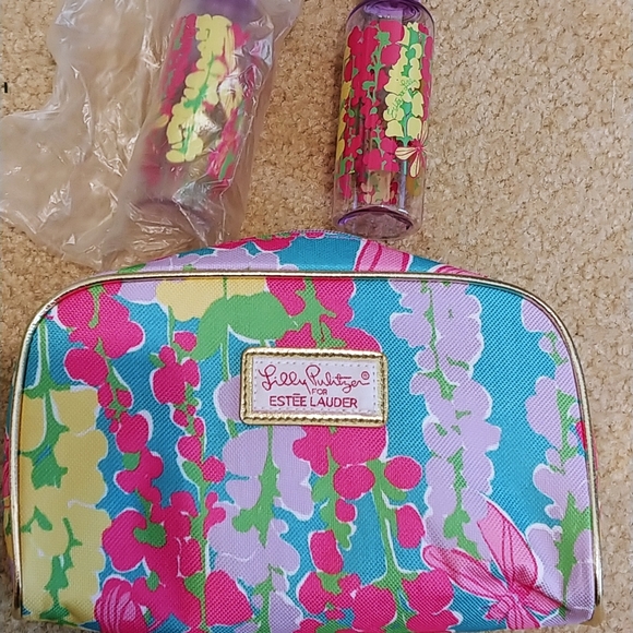 Lilly Pulitzer Handbags - 🆕 Lilly Pulitzer make up bag w/travel bottles 🆕